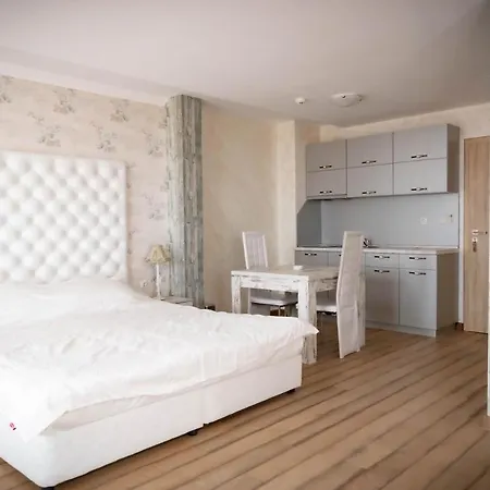 семеен прованс Hotell Aheloy