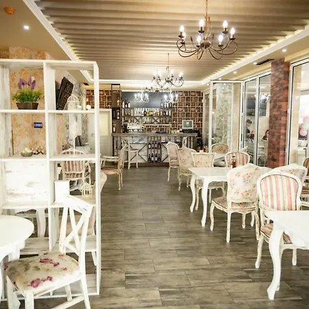 семеен прованс Hotell Aheloy