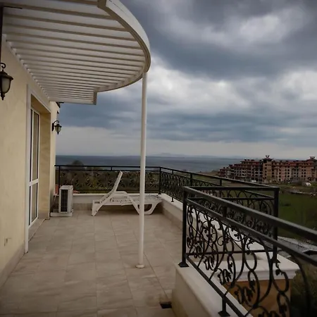 семеен прованс Hotell Aheloy