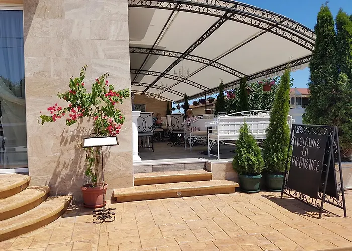 семеен прованс Hotel