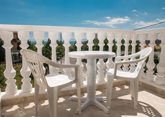 Hotel семеен прованс Aheloi